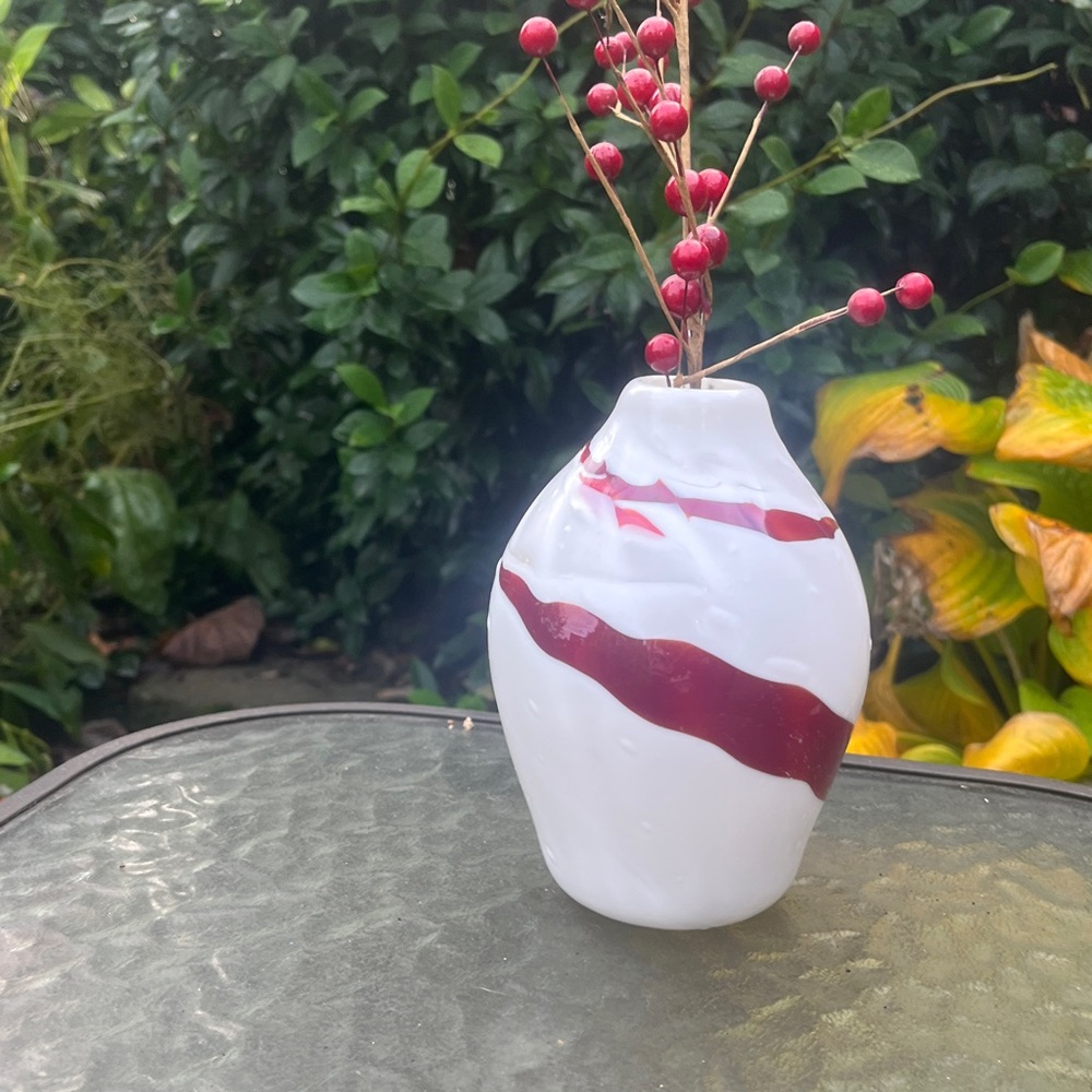 Handblown glass: White and Red Bulbous Art Vase